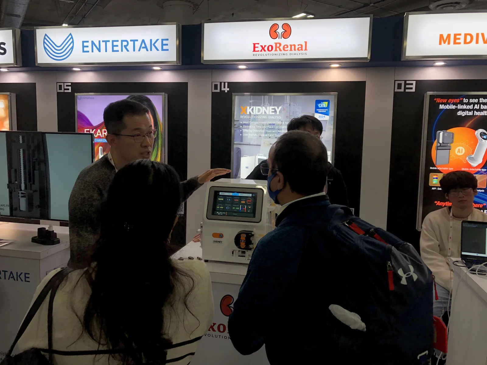 Visitors crowding the Korea Startup pavilion booth